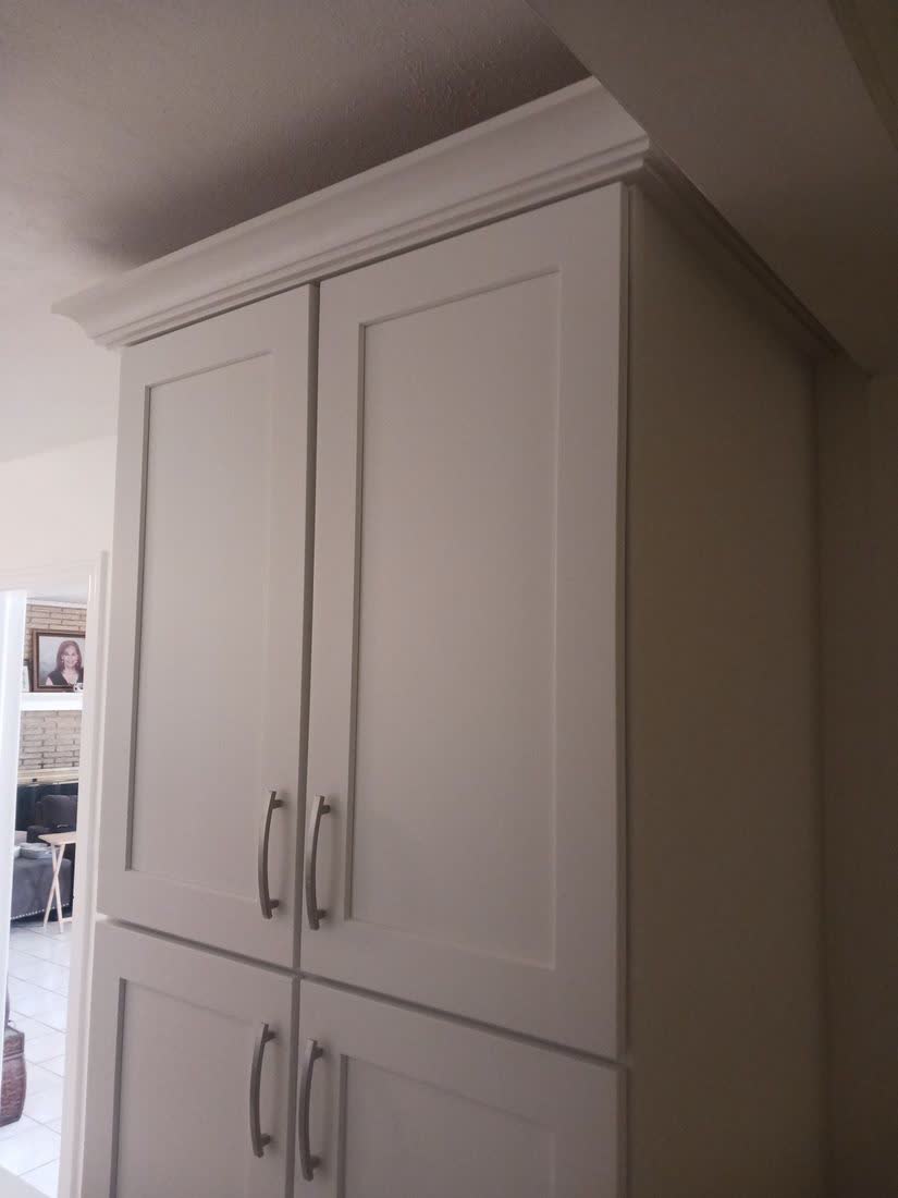 Kitchen White Shaker Crown Molding Tampa